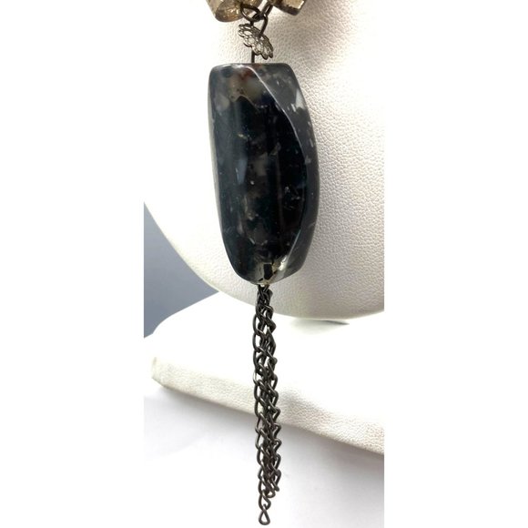 Vintage Confetti Lucite Pendant Necklace on Silver Tone Chain with Chunky Tassel - Picture 4 of 5